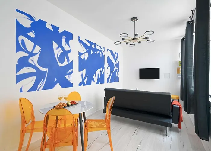 Modern Large Studio Apartment For 3